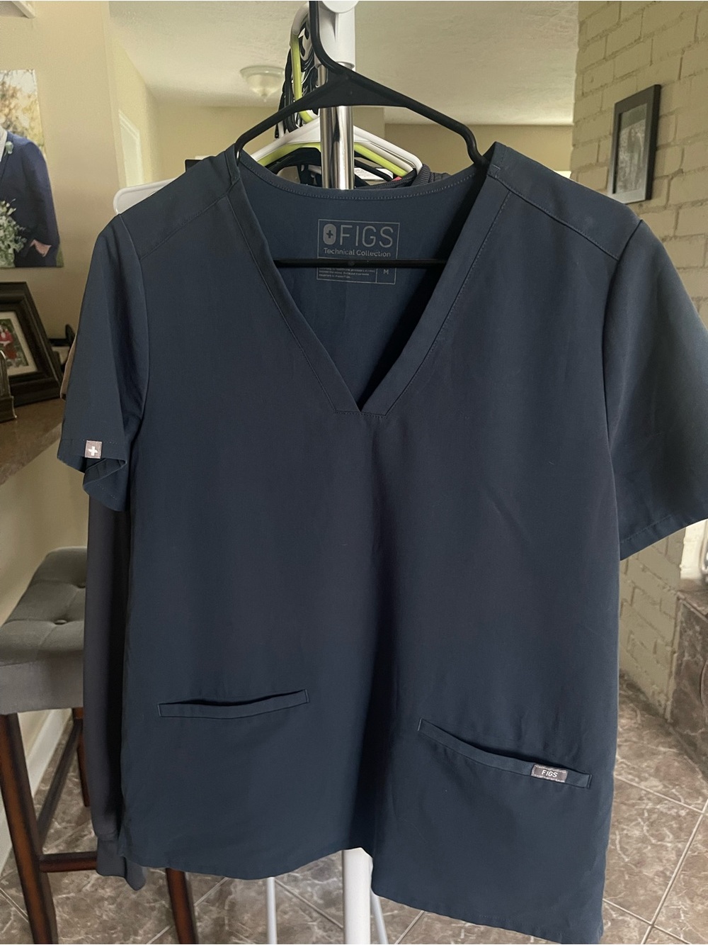Figs Women’s Casma V-neck Scrub Top in Dark Harbor Size Medium